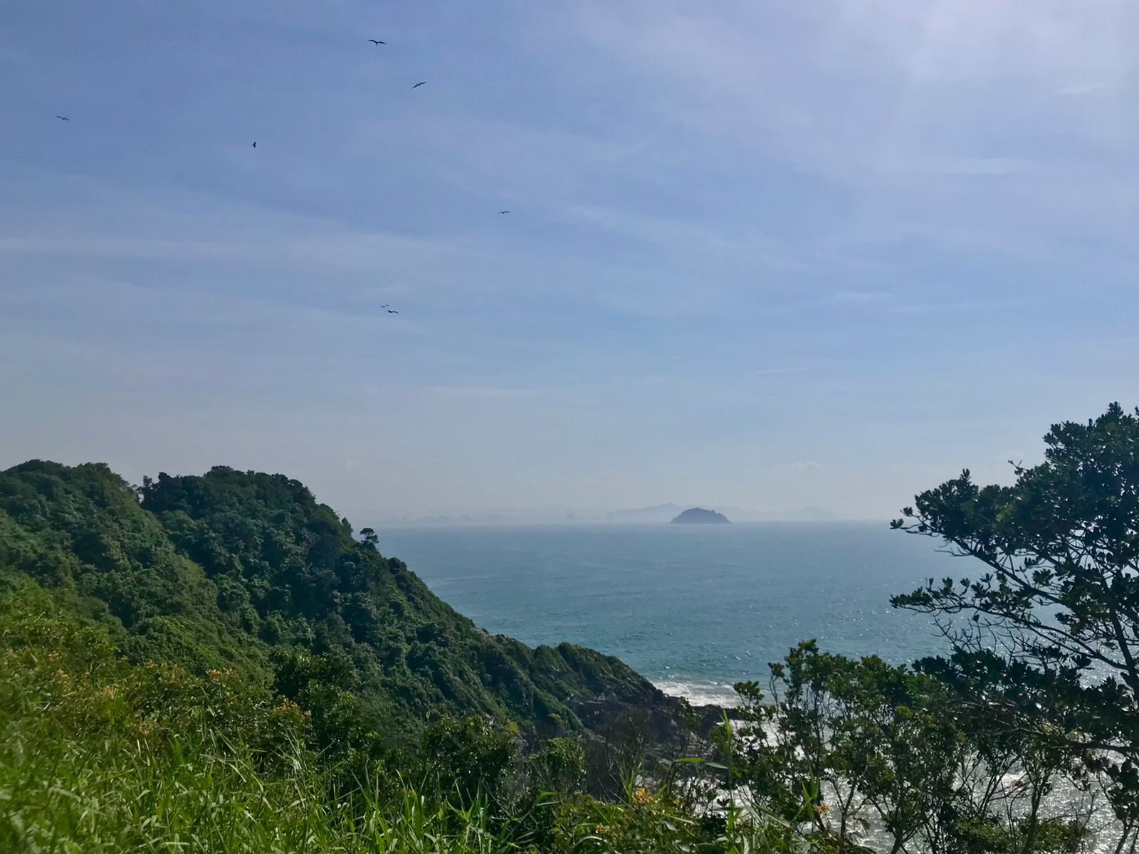 Vista do mar a partir da Ponta da Vigia, antigo posto de observação de baleias em Penha